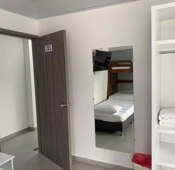 هاستل Summer Breeze