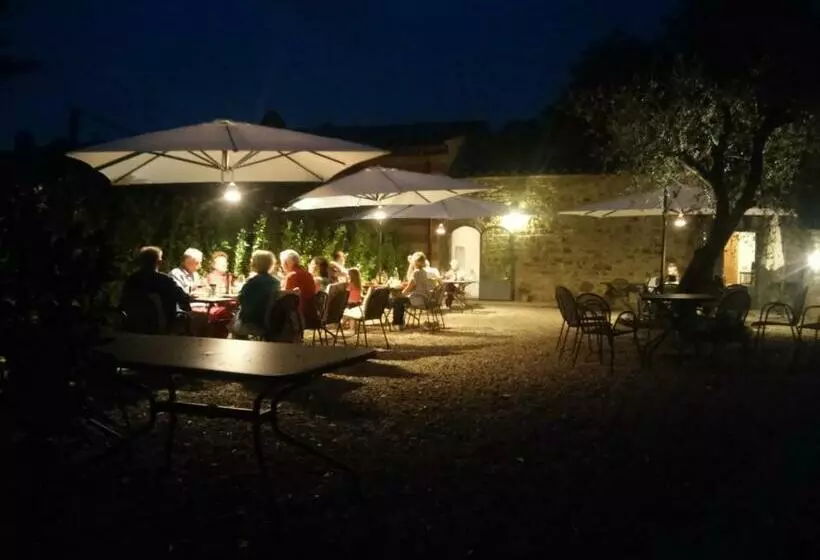 Hotelli Agriturismo Montereggi