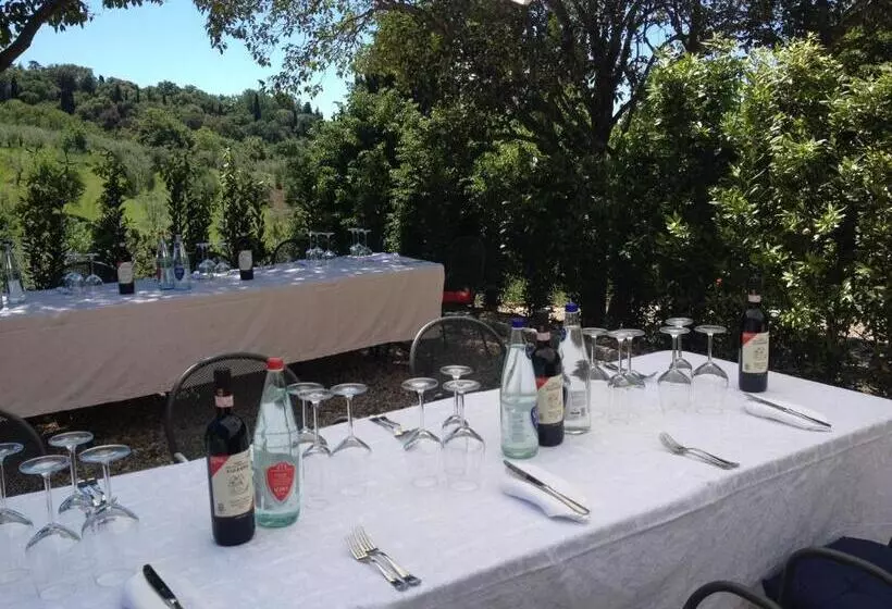 Hotelli Agriturismo Montereggi