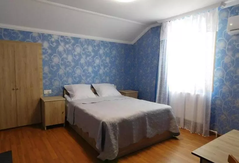 پانسیون Akaki's Guesthouse