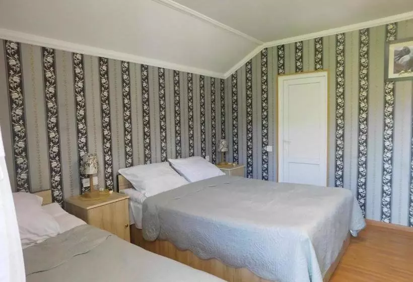 پانسیون Akaki's Guesthouse