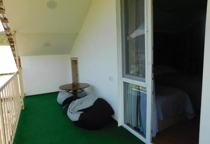 پانسیون Akaki's Guesthouse