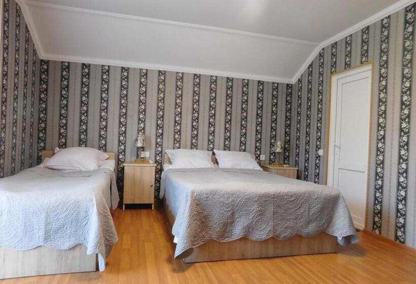 پانسیون Akaki's Guesthouse