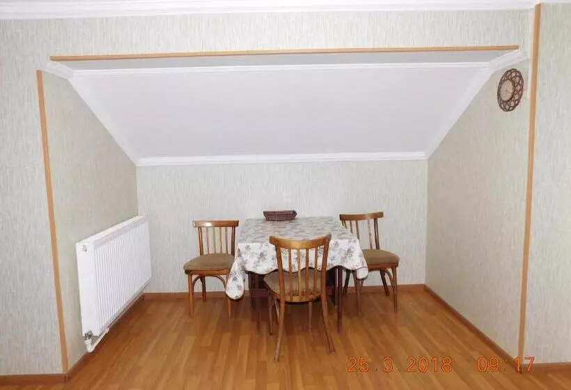 پانسیون Akaki's Guesthouse