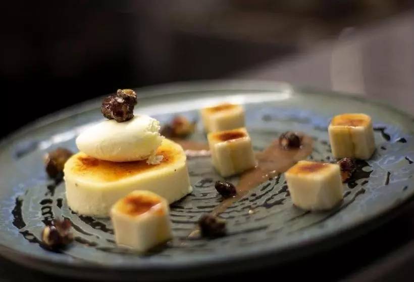 Отель Meadfoot Bay