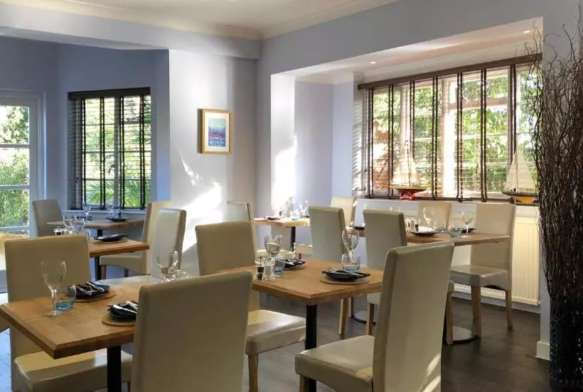 Отель Meadfoot Bay