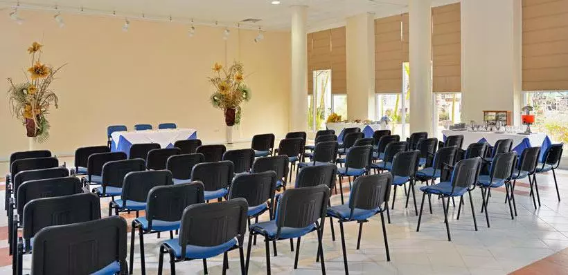 هتل Camino Del Mar