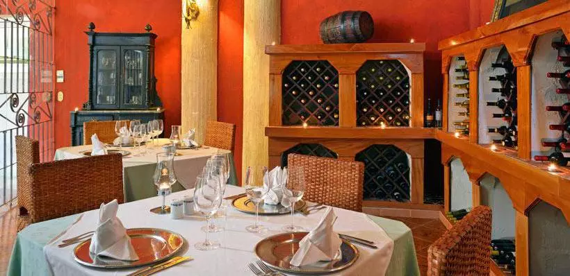 هتل Camino Del Mar