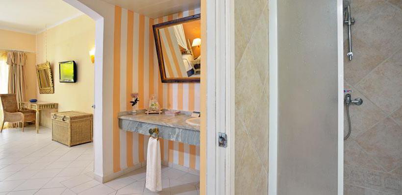 هتل Camino Del Mar