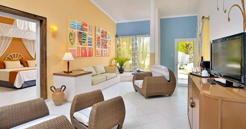 هتل Camino Del Mar