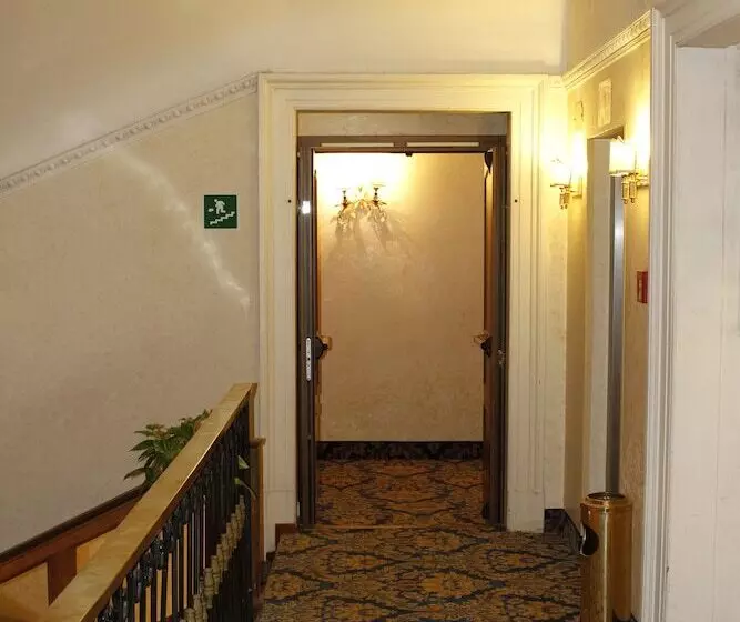 בית מלון כפרי Pace Helvezia