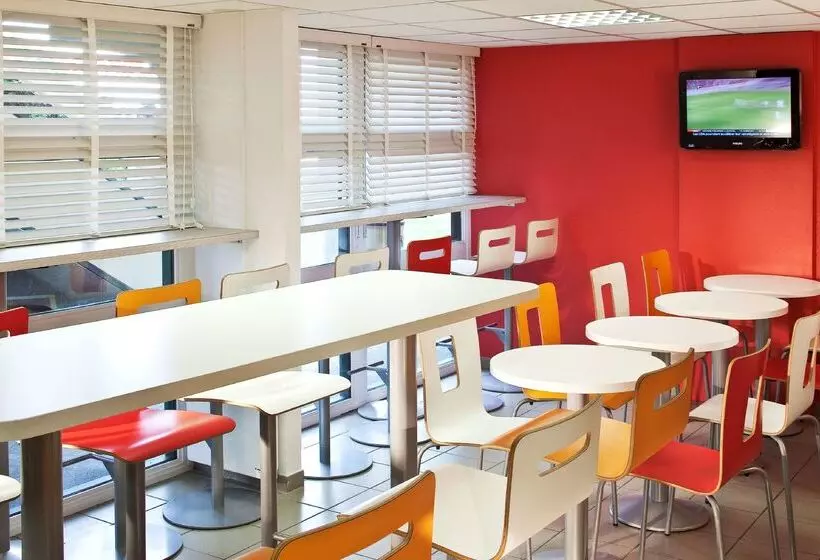 هتل Premiere Classe Valenciennes Ouest Petite Foret