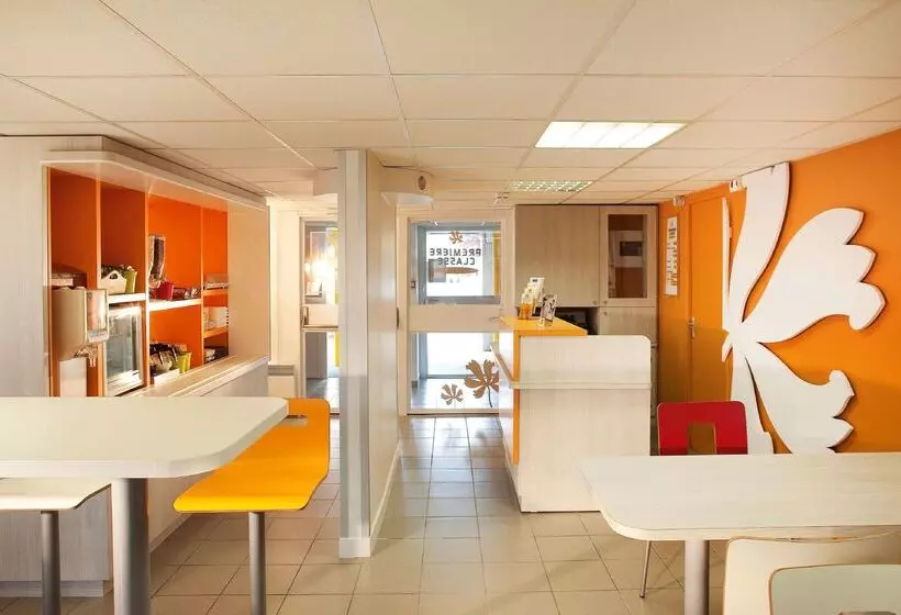 هتل Premiere Classe Valenciennes Ouest Petite Foret