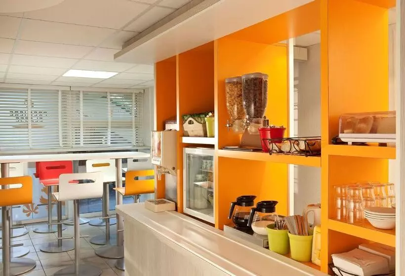 هتل Premiere Classe Valenciennes Ouest Petite Foret