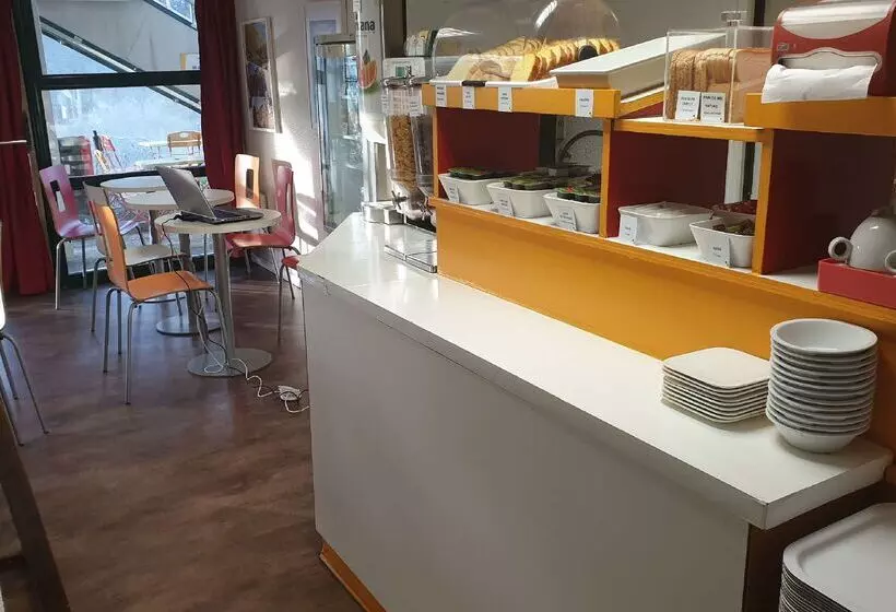 Отель Premiere Classe Vierzon