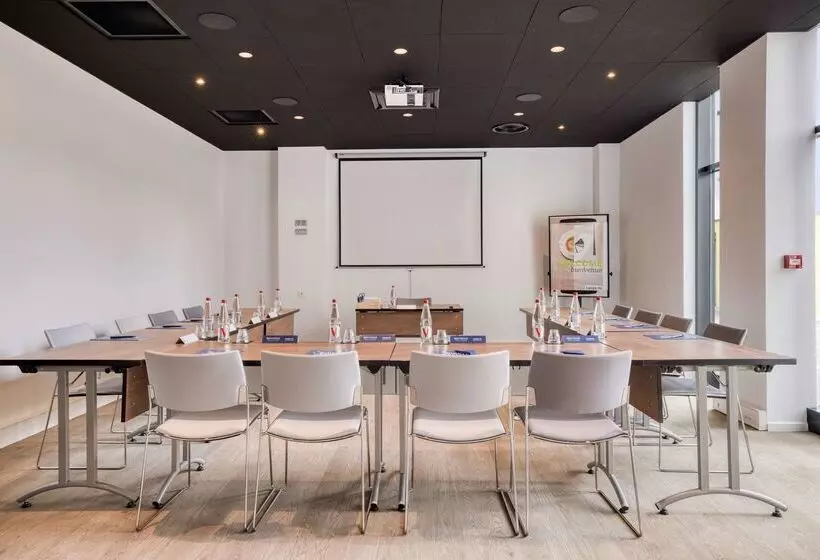 Отель Campanile Rennes Sud Saint Jacques