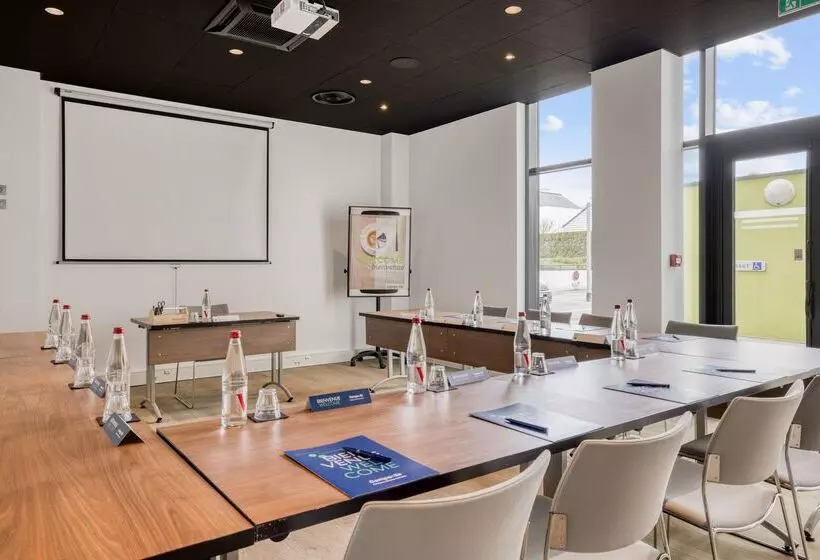 Отель Campanile Rennes Sud Saint Jacques