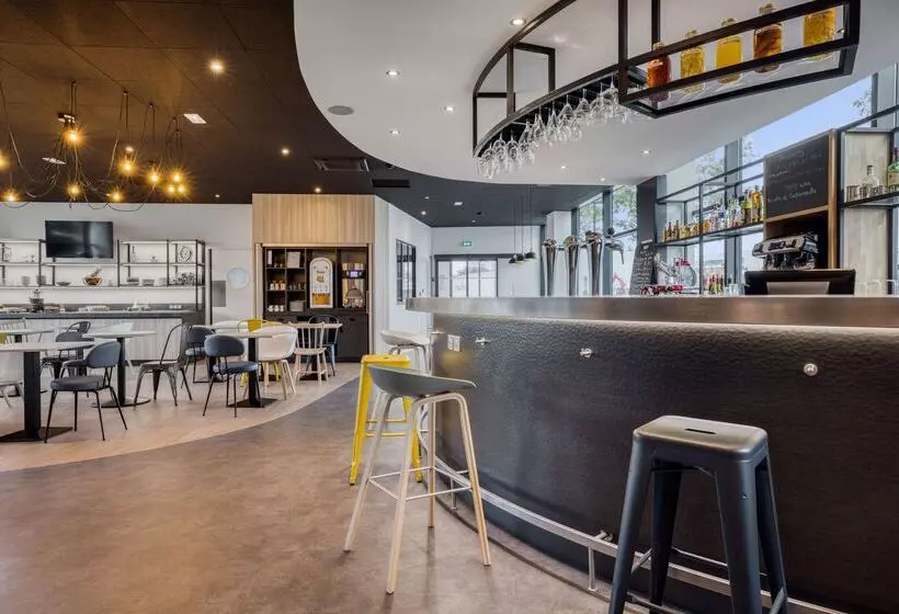 Отель Campanile Rennes Sud Saint Jacques