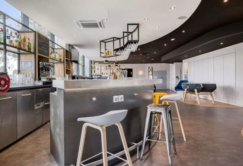 Отель Campanile Rennes Sud Saint Jacques