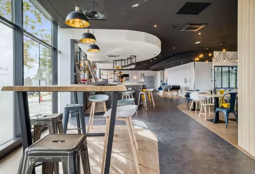 Отель Campanile Rennes Sud Saint Jacques