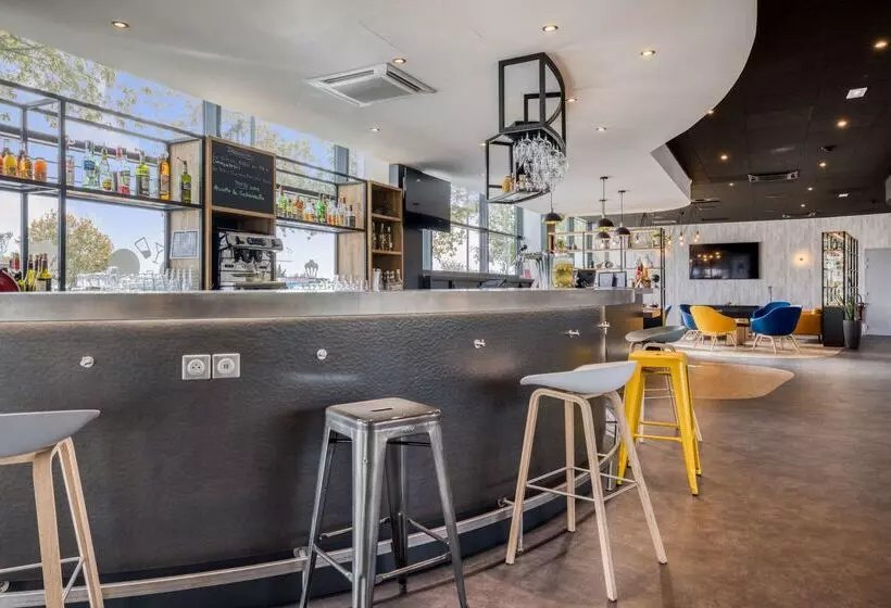 Отель Campanile Rennes Sud Saint Jacques