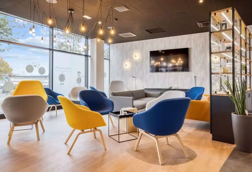 Отель Campanile Rennes Sud Saint Jacques