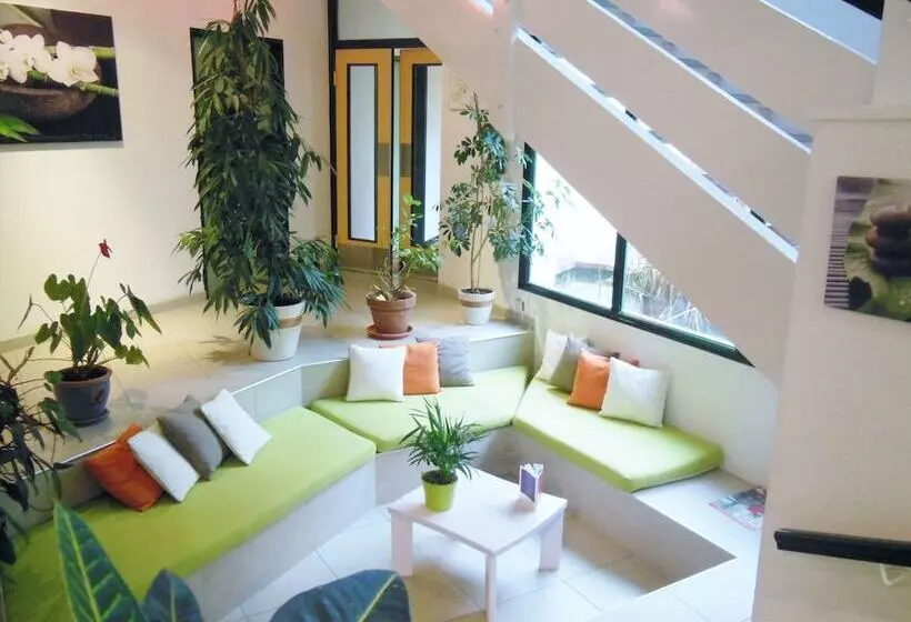 Отель The Originals Access, Hôtel Le Beaulieu