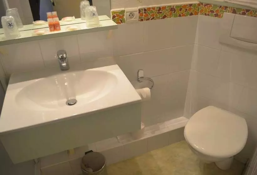 Отель The Originals Access, Hôtel Le Beaulieu