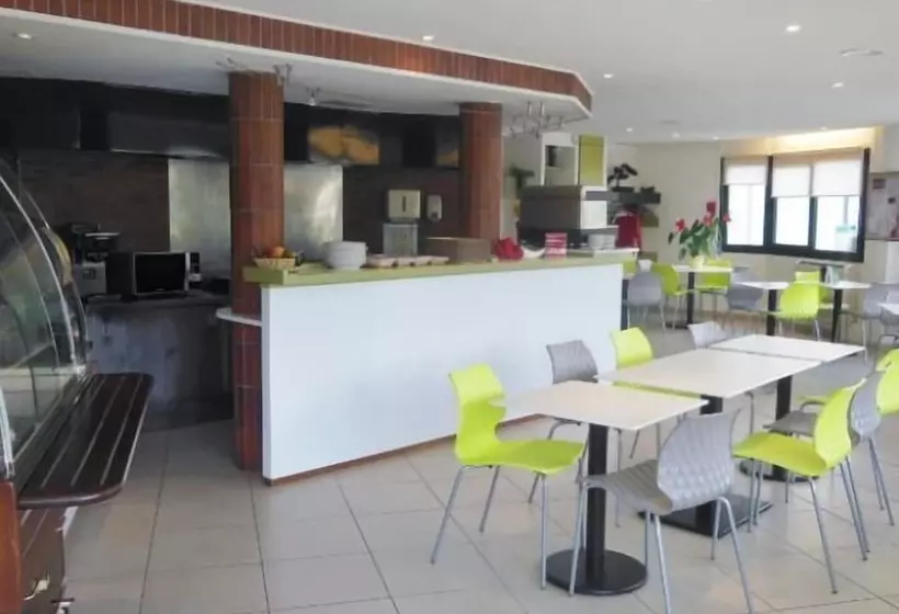 Отель The Originals Access, Hôtel Le Beaulieu