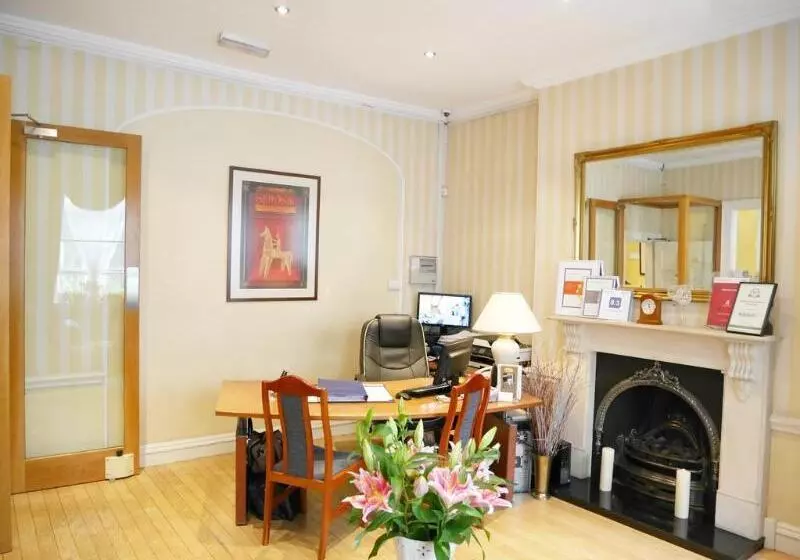 Staunton Hotel   B&b