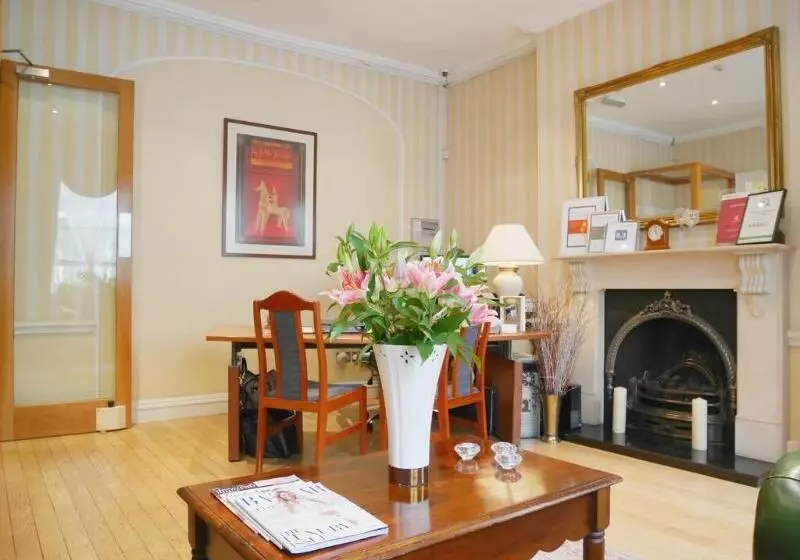 Staunton Hotel   B&b