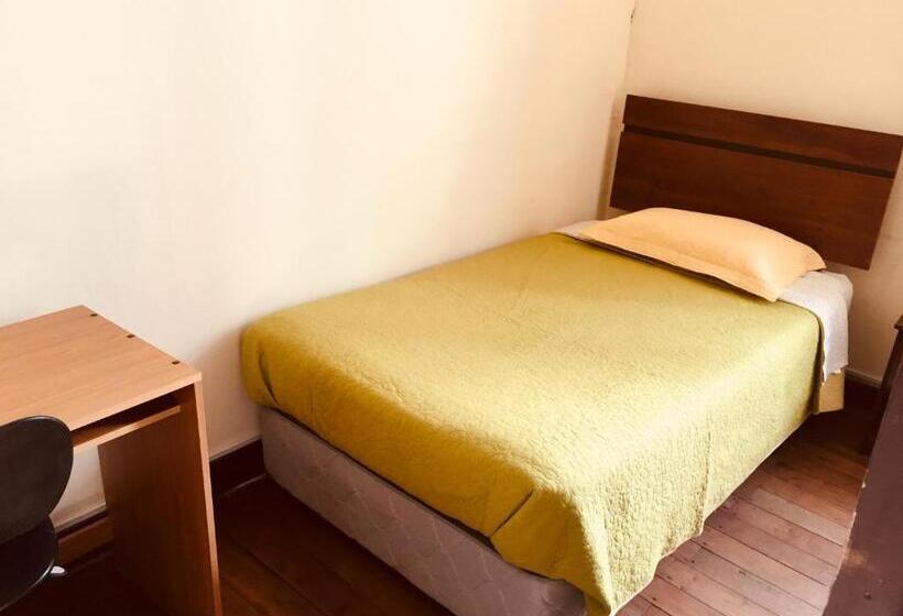 هاستل Hostal Rama & Castle