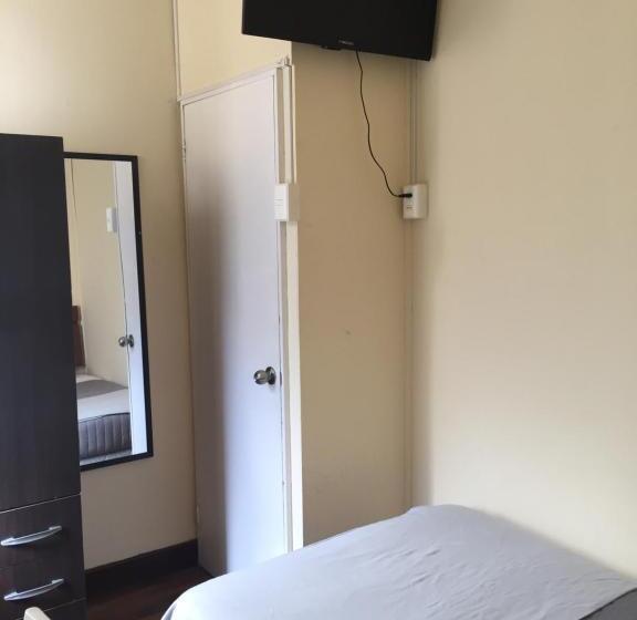 هاستل Hostal Rama & Castle