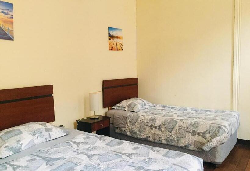 هاستل Hostal Rama & Castle