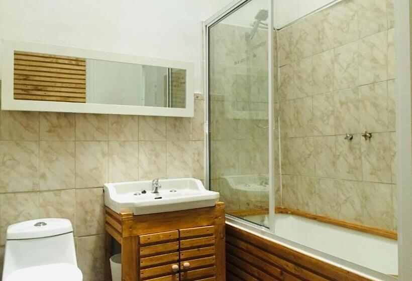 هاستل Hostal Rama & Castle