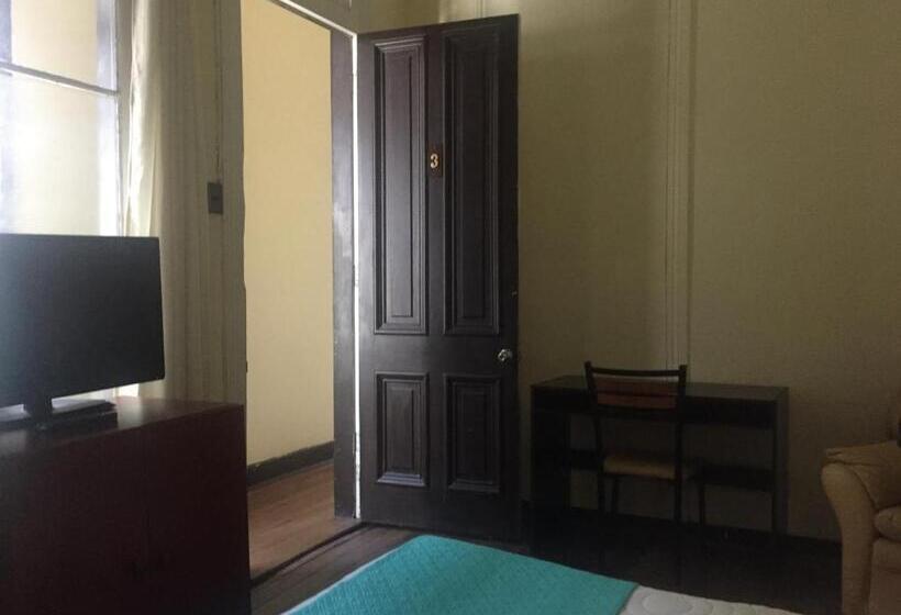 هاستل Hostal Rama & Castle