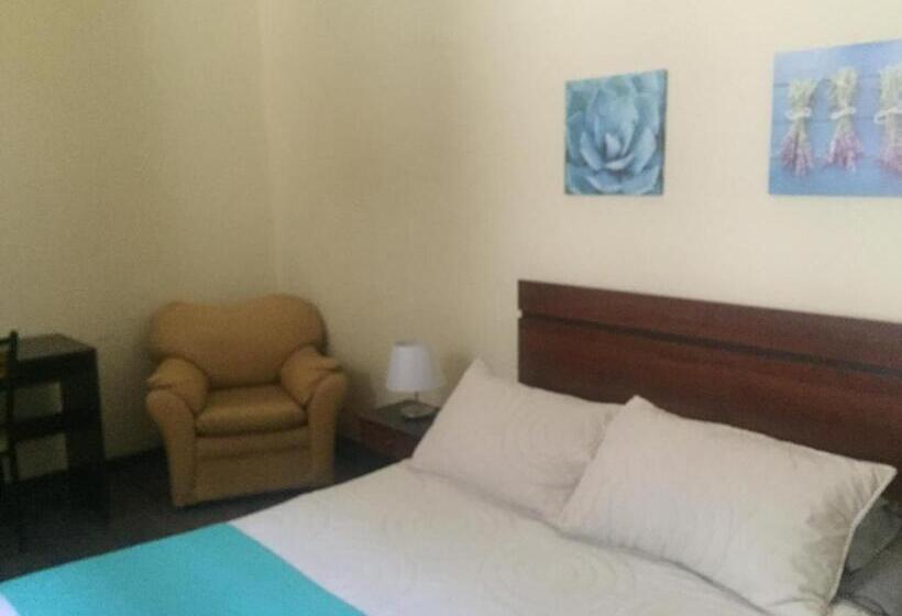 هاستل Hostal Rama & Castle