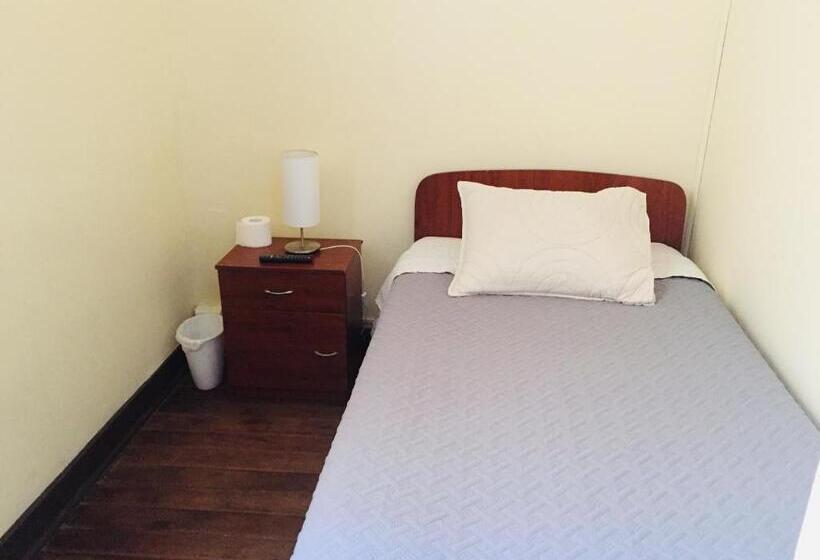 هاستل Hostal Rama & Castle