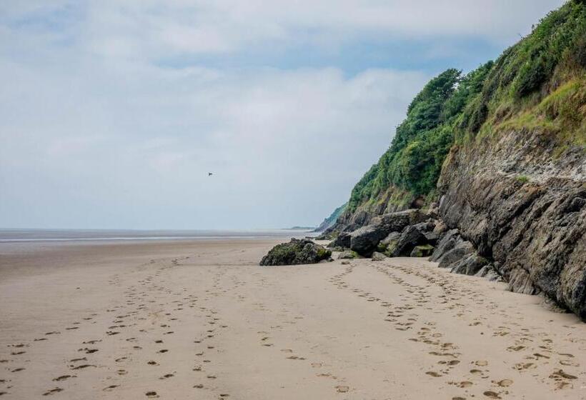 Pantyrathro International Hostel