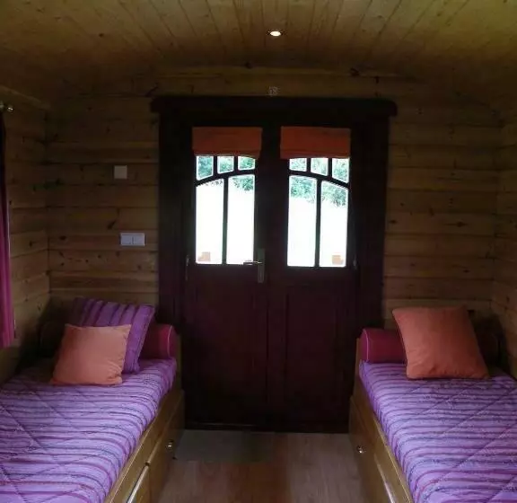 Pension Les Roulottes Des Korrigans