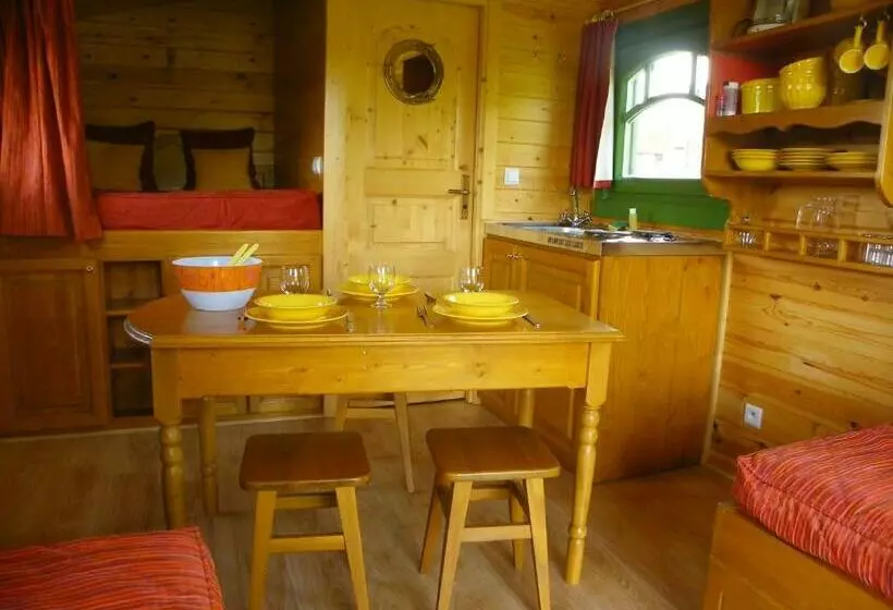 Pension Les Roulottes Des Korrigans