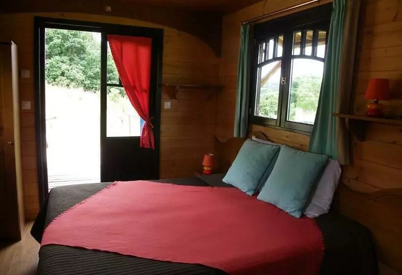 Pension Les Roulottes Des Korrigans