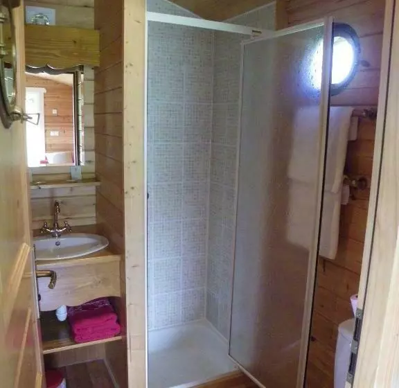 Pension Les Roulottes Des Korrigans