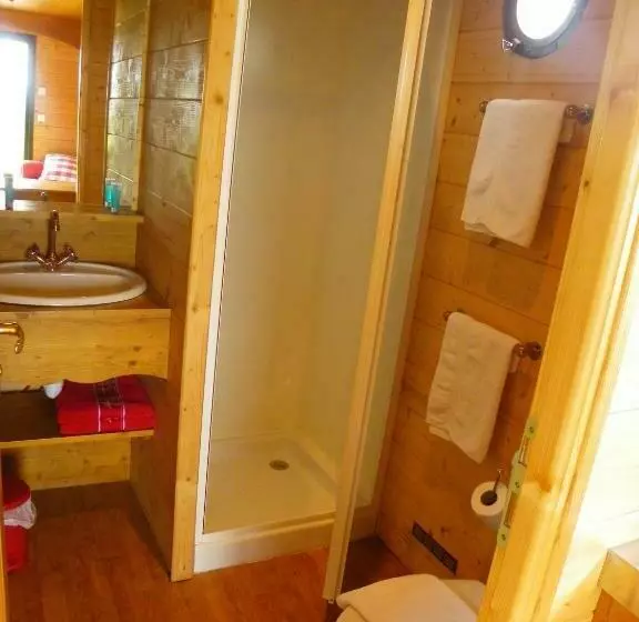 Pension Les Roulottes Des Korrigans