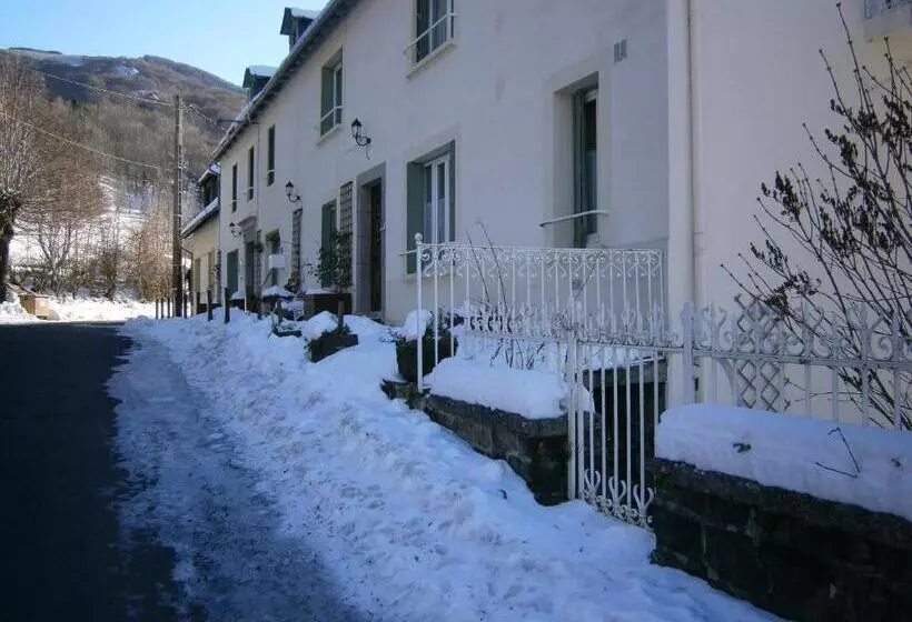 ベッドアンドブレックファースト Les Sources