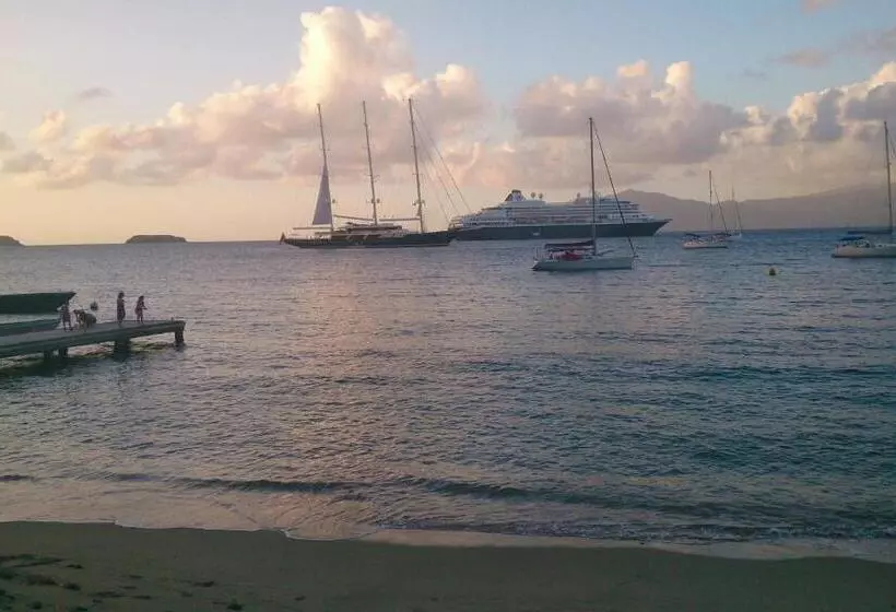 هتل Hôtel Bois Joli