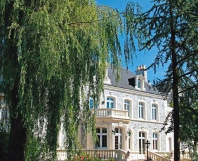 호텔 Logis Hôtel & Restaurant   Le Château Des Tourelles