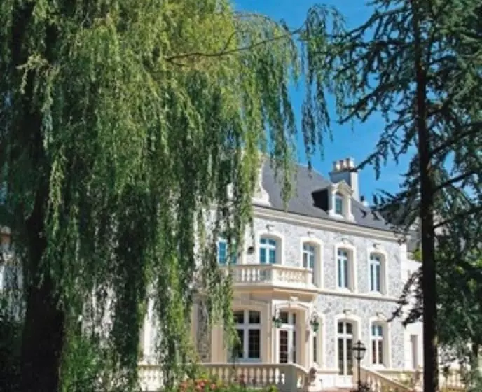 ホテル Logis Hôtel & Restaurant   Le Château Des Tourelles