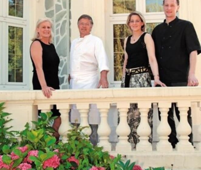 호텔 Logis Hôtel & Restaurant   Le Château Des Tourelles