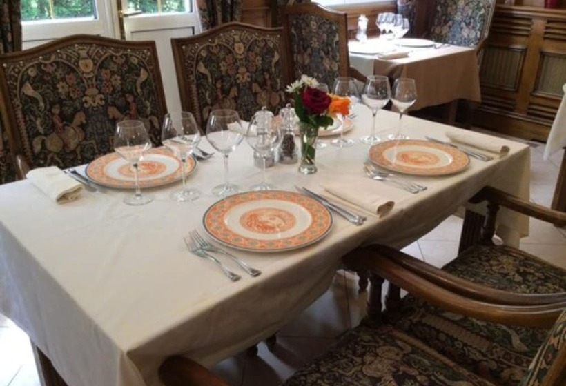 호텔 Logis Hôtel & Restaurant   Le Château Des Tourelles